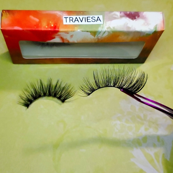 Lashes - Picture 2 of 2